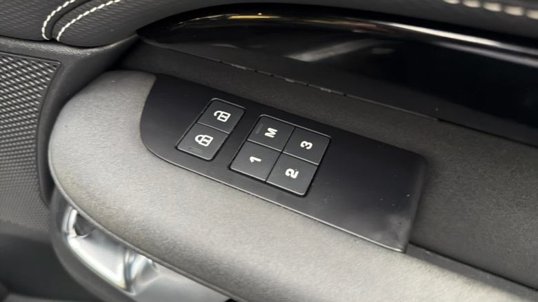 Land Rover Discovery 3.0 D300 R-Dynamic HSE 5dr Auto Diesel Station Wagon